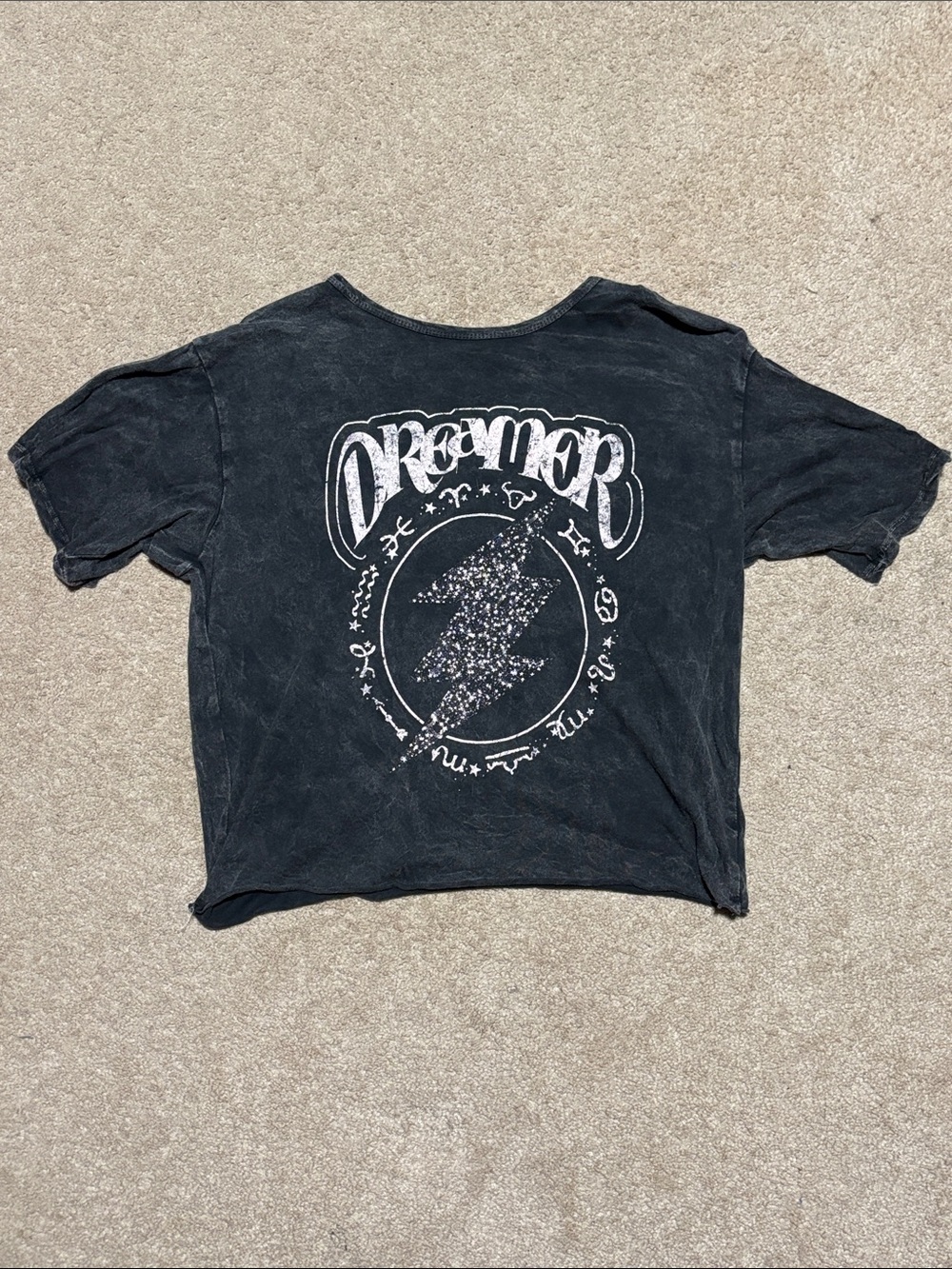 Dreamer Distressed Graphic Cropped Tee